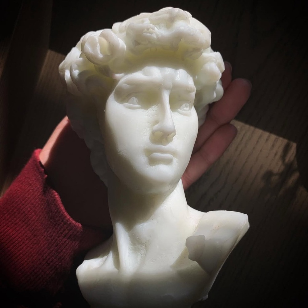 White Sculpture candle